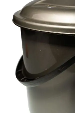 Хозяйственный инвентарь: Ведро 12л пластик с крышкой