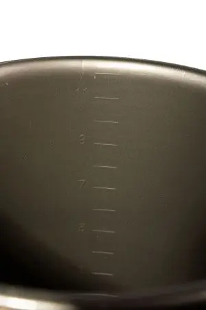 Хозяйственный инвентарь: Ведро 12л пластик с крышкой